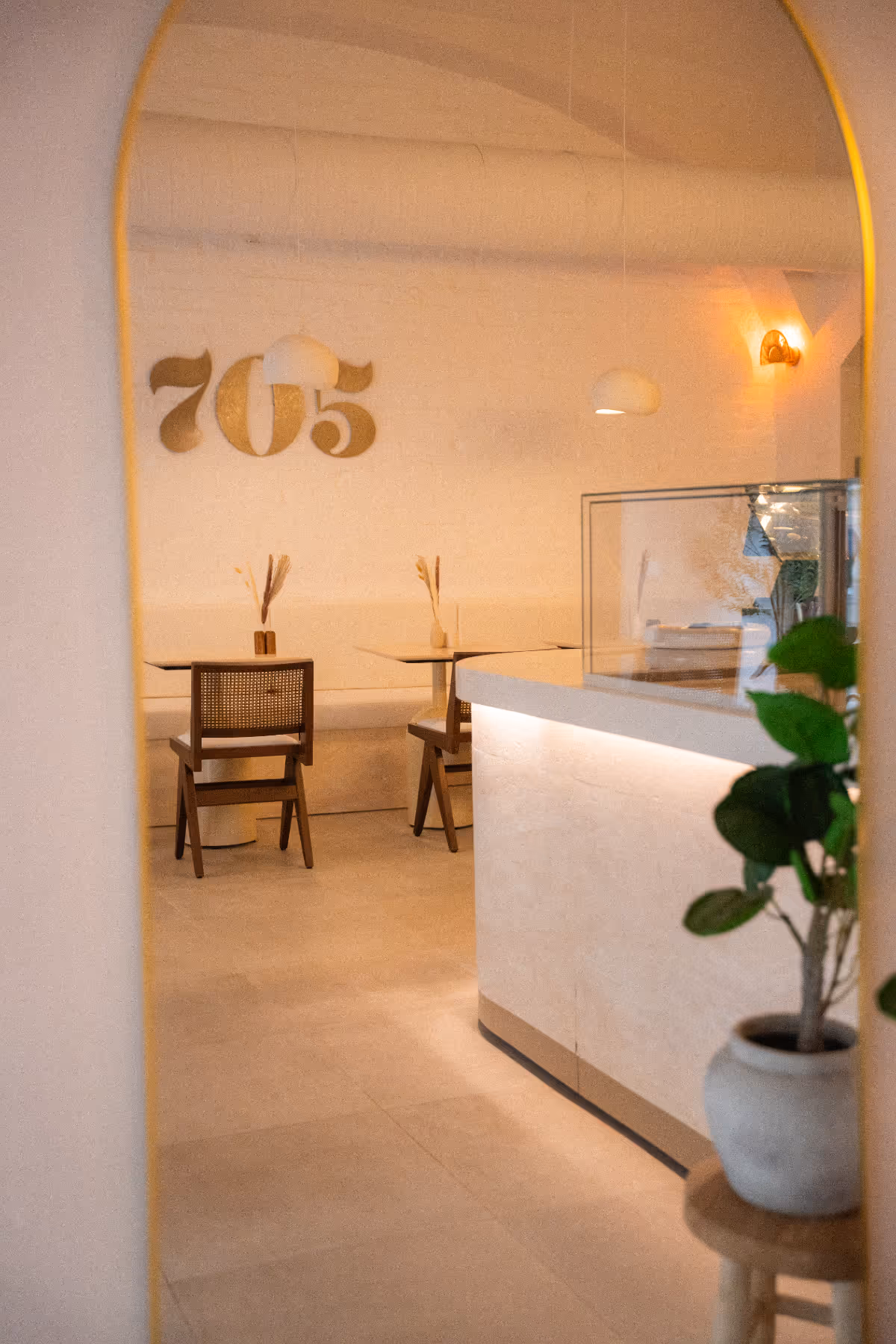 705 Coffee ambiance